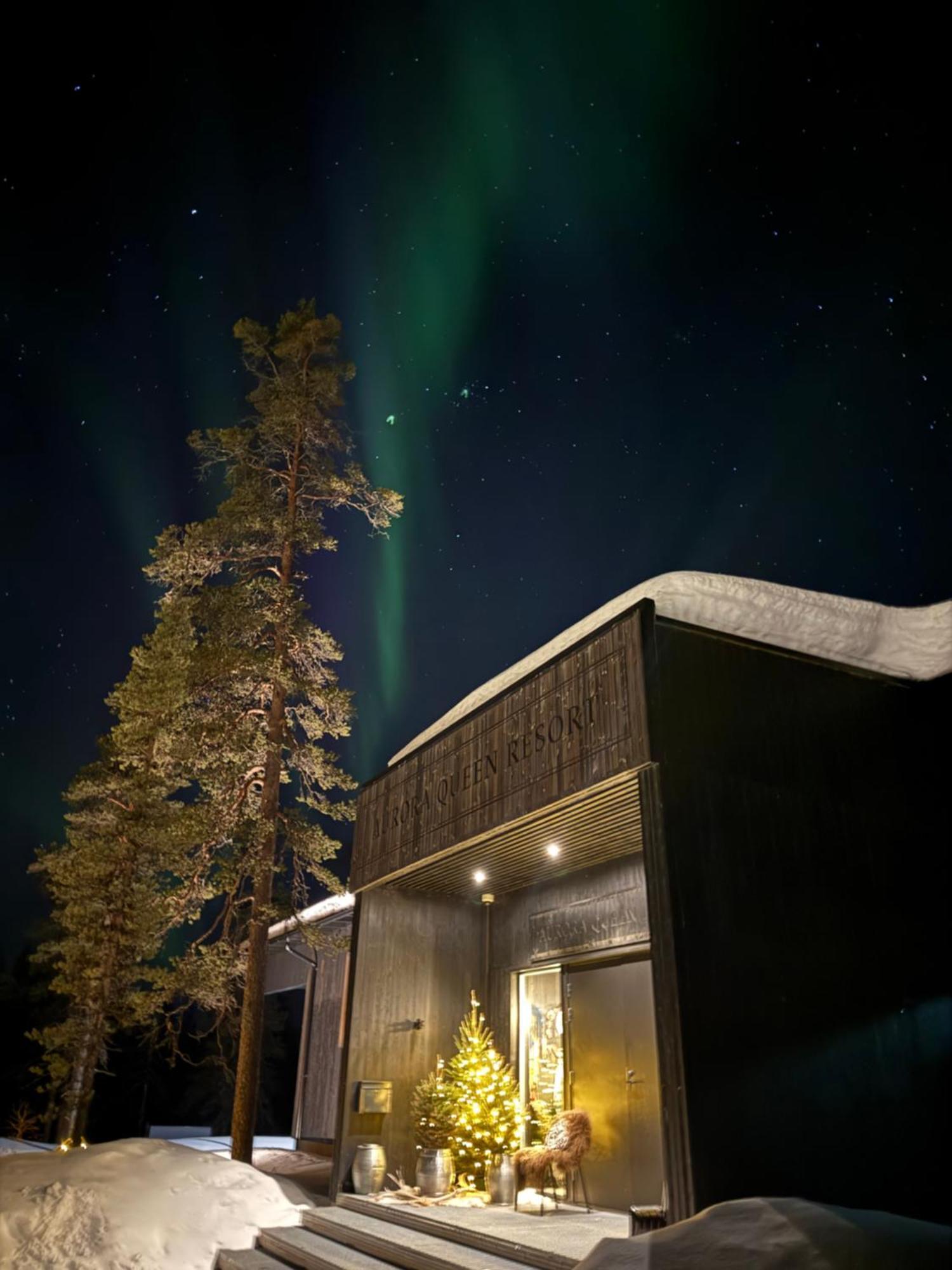 Resort Aurora Queen Igloos